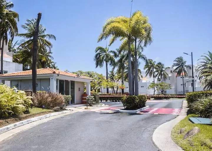 דוראדו New ! Beachfront Villa - Golf, Pool & Ocean View בית נופש